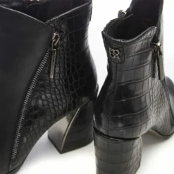 Amy W Black Porvair -Moda In Pelle Sales amy w black porvair p12216 81209 medium