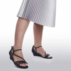 Front Page -Moda In Pelle Sales yazmina navy alcantara p13023 91870 medium